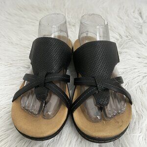 Clarks Women's Laurieann Edge Flat Sandal Black Leather Toe Post Woven Print 8.5